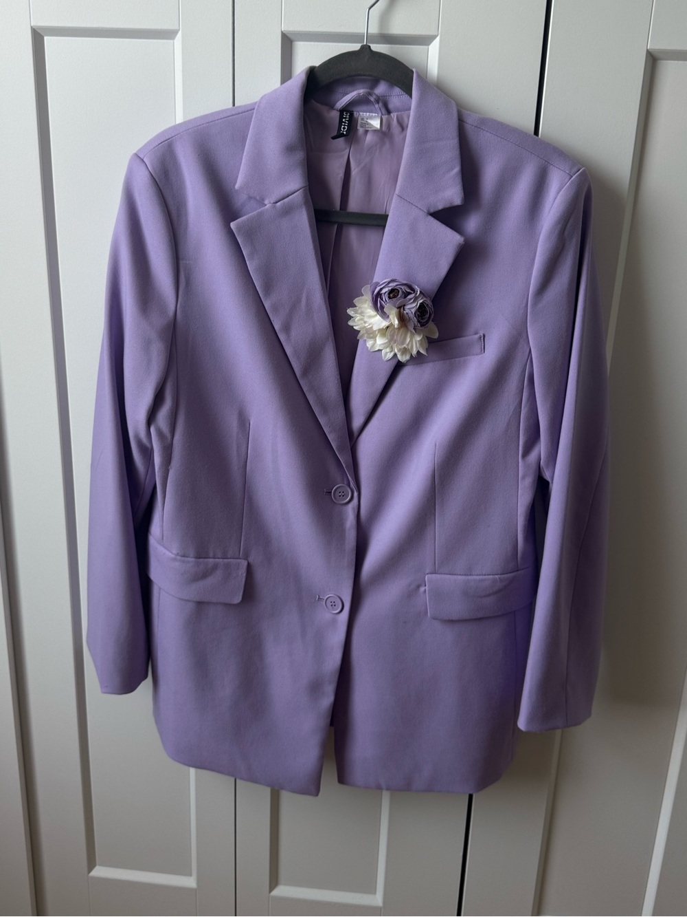 Divided Lavender Single-Breasted Blazer with Floral Pin